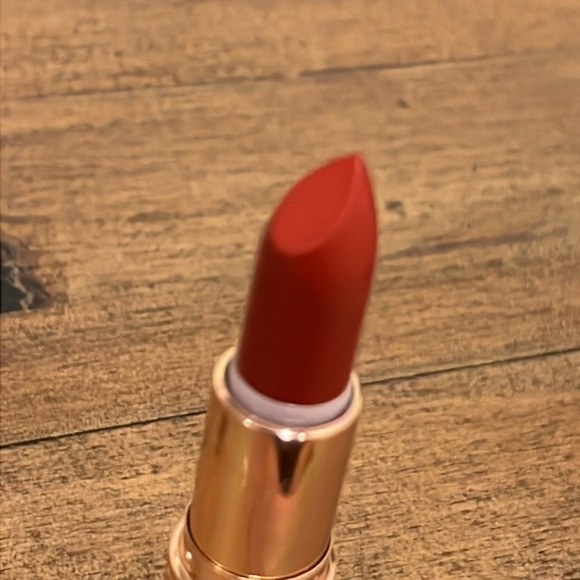 Charlotte tilbury kissing lipstick so Marilyn - Picture 2 of 3